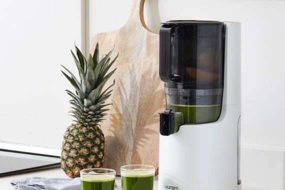 HUROM juicer and fresh produce